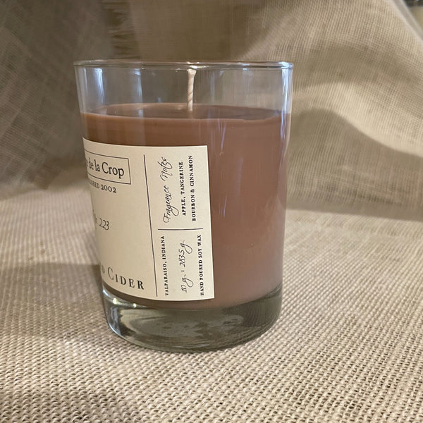 Soy Candle - Spiced Cider For an intriguing, upscale take on a traditional apple spice fragrance, try Spiced Cider. This mouthwatering, boozy scent starts with top notes of apple, cinnamon, side